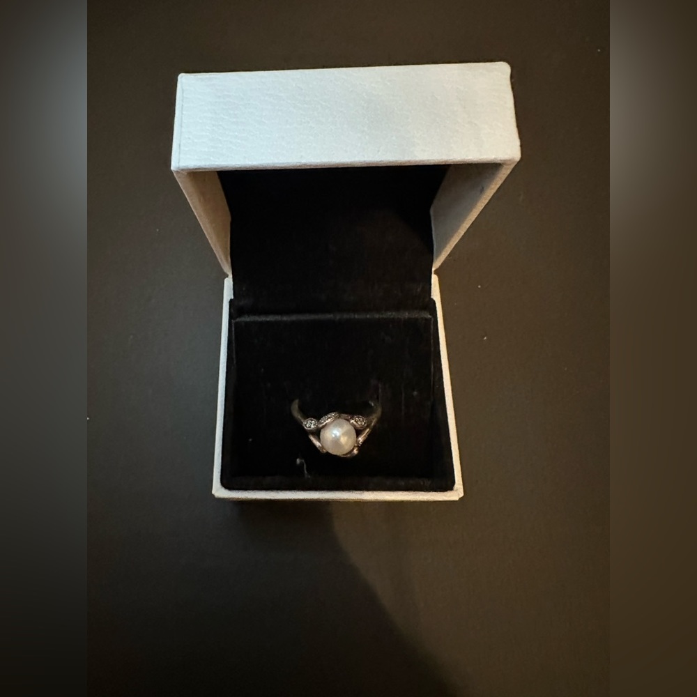 Pandora Silver, Cubic Zirconia & Cultured Freshwater Pearl Luminous Leaves Ring - Picture 3 of 3